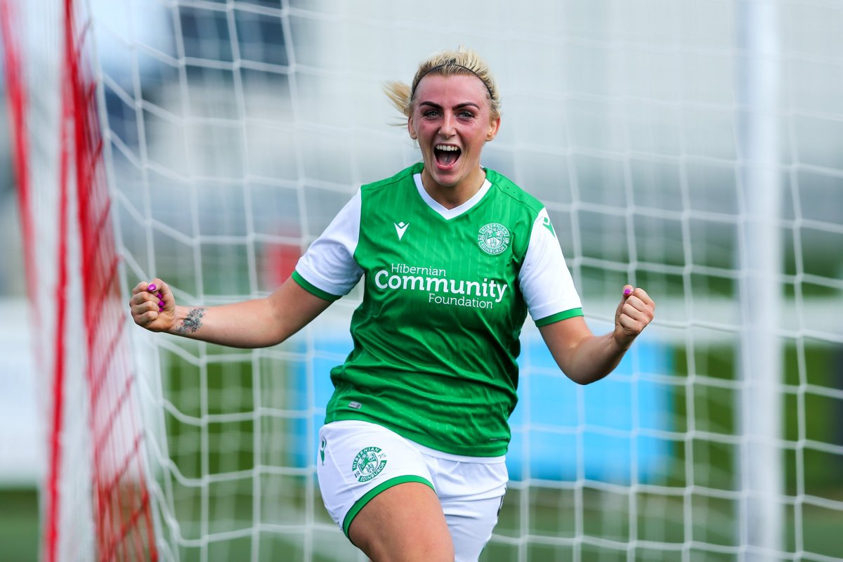 Hibs two-goal Siobhan Hunter